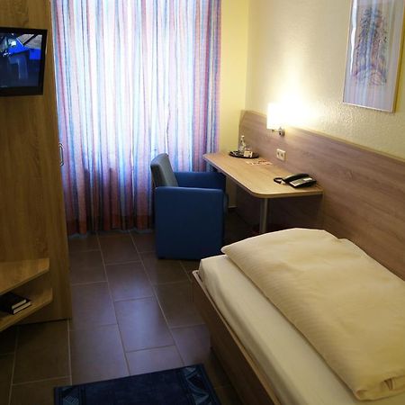 Hotel "Drei Rosen" Ohg Regina & Hans - Peter Fassbinder Leinefelde-Worbis Εξωτερικό φωτογραφία