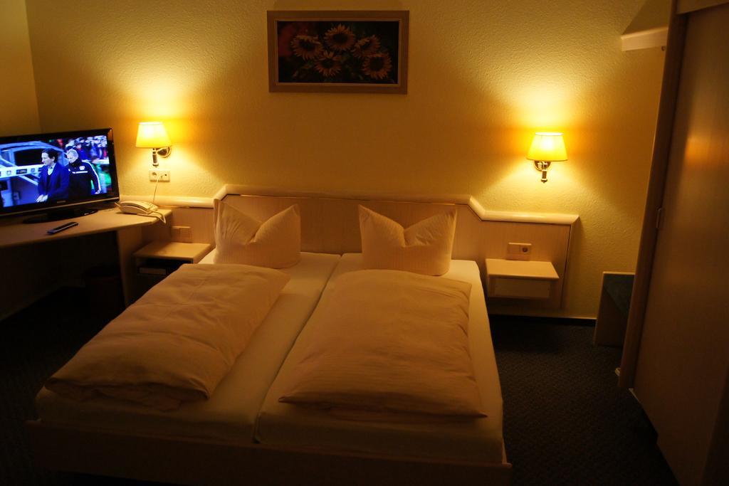 Hotel "Drei Rosen" Ohg Regina & Hans - Peter Fassbinder Leinefelde-Worbis Εξωτερικό φωτογραφία