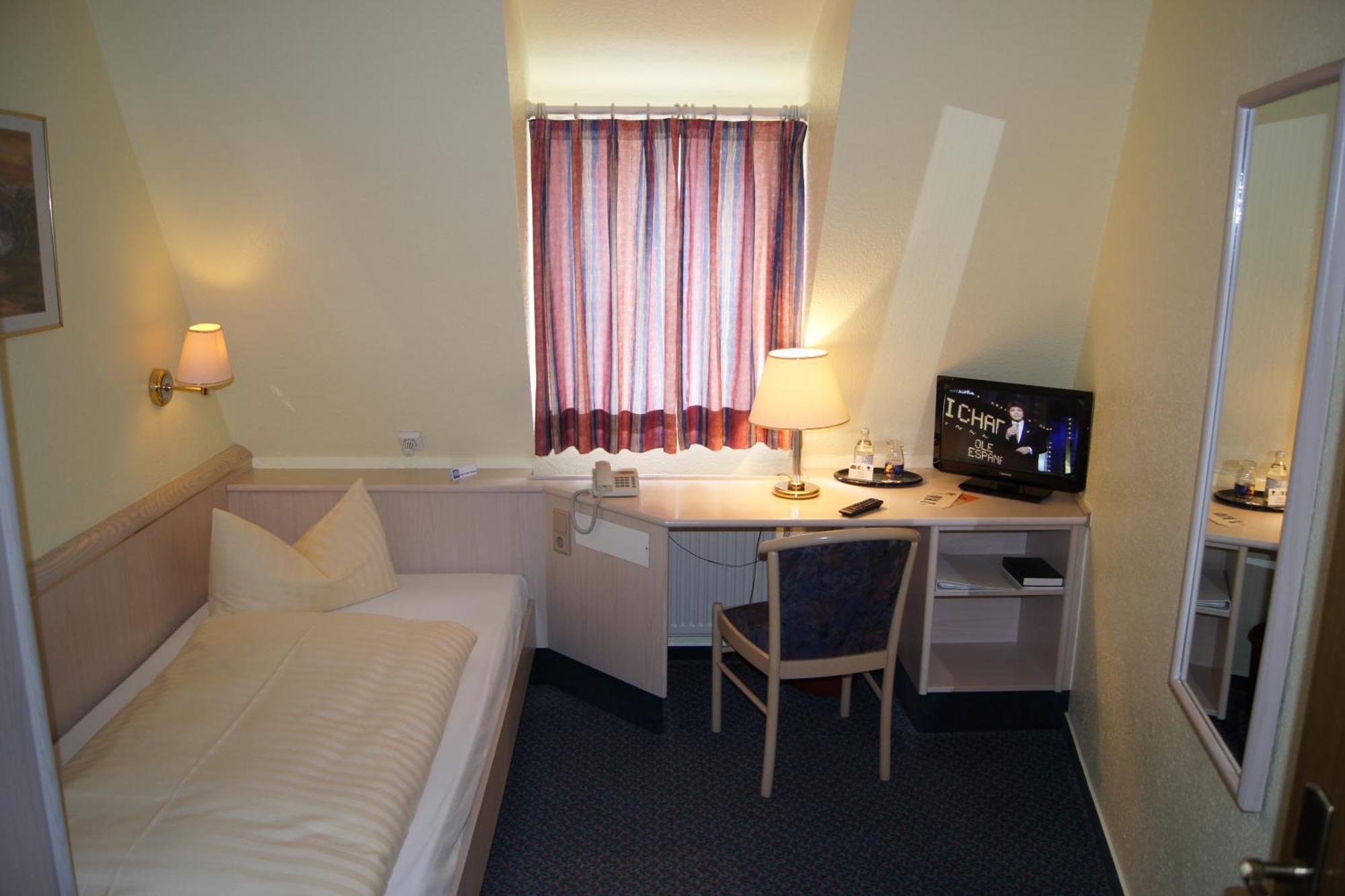 Hotel "Drei Rosen" Ohg Regina & Hans - Peter Fassbinder Leinefelde-Worbis Εξωτερικό φωτογραφία